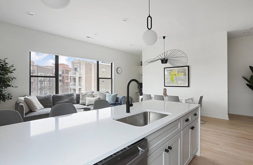 Logan Square Condo | The Exclusive- 7 Bed, 6 Bath Retreat