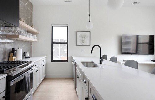 Logan Square Condo | The Exclusive- 7 Bed, 6 Bath Retreat