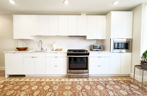 Center City House | The Executive/Center-City/3BR/4Bath/Private-Garage