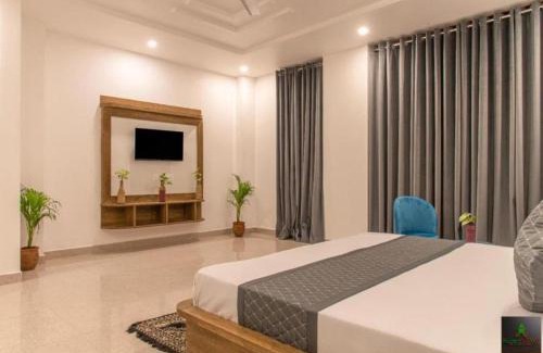 Dharampur Apartment | The Exotic Stays I Property of the year I Serviced Villa I Couple Friendly I Pvt Balcony I Open Air Terrace I Bonfire I Kasauli