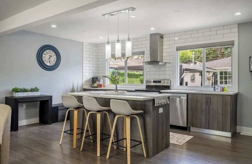 Calgary House | The Experience - Pool Hot Tub Theater Games Rm Pub