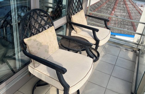Downtown Victoria Condo | The FALLS 2-bedroom 2 bath condo in downtown Victoria next to the Empress Hotel