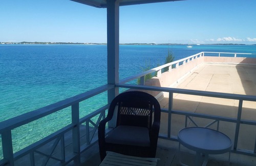 George Town Apartment | The feeling of an Island apart, surrounded by water! Convenient location.