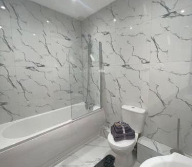 Flitwick Apartment | The Felix Apartments - 3 Bedrooms - FREE Parking - Close to train station