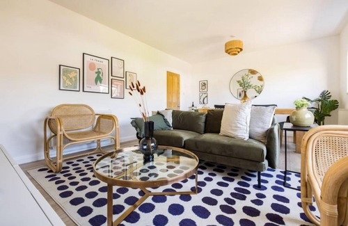 East Finchley Apartment | The Finchley Bolthole - Delightful 2BDR Flat