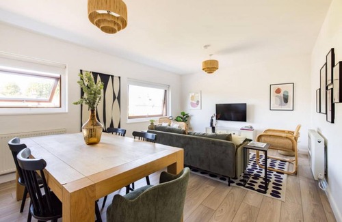 East Finchley Apartment | The Finchley Bolthole - Delightful 2BDR Flat