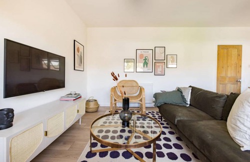 East Finchley Apartment | The Finchley Bolthole - Delightful 2BDR Flat