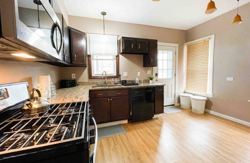 Lakewood Apartment | The Firepit Townhouse in Lakewood