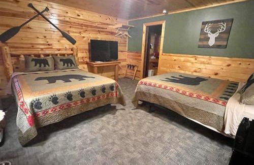 Ashton Hotel | The Fishing Bear Lodge