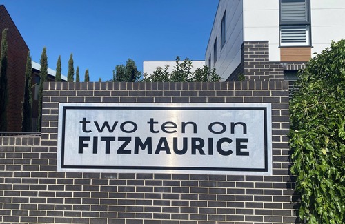 Wagga Wagga House | The Fitz - Central Wagga Luxury Townhouse