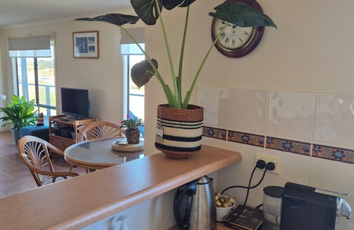 Alexandrina House | The Flagstaff Clayton Bay - relaxing getaway with water views. Sleeps up to 7