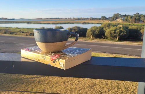 Alexandrina House | The Flagstaff Clayton Bay - relaxing getaway with water views. Sleeps up to 7