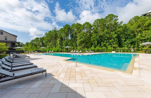 Deerwood Apartment | The Flamingo: Lush 2BR/2BA with Pool & Gym