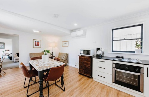 Central Mudgee Cottage | The Fleetwood Best Local Experience for Couples