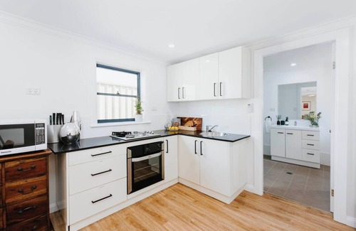 Central Mudgee Cottage | The Fleetwood Best Local Experience for Couples