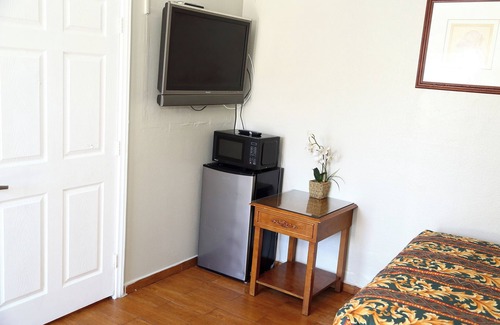 Lynwood Hotel | The Fly Inn