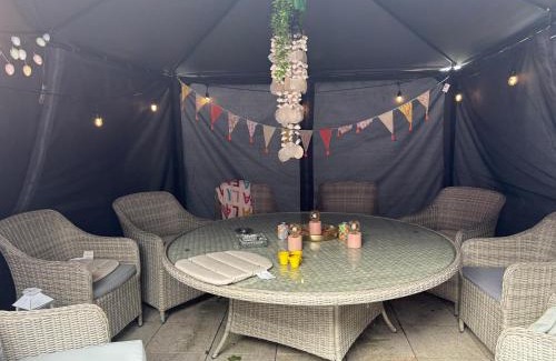 Kilkenny House | The Folly Guest House - Sleeps 28