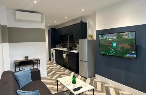 Peterborough Apartment | The Fortis Apartments - 1 Bed - WIFI - Videocom Entry - Close to Bus & Train Stations - Professionals, Contractors & Tourist Ready