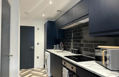 Peterborough Apartment | The Fortis Apartments - 1 Bed - WIFI - Videocom Entry - Close to Bus & Train Stations - Professionals, Contractors & Tourist Ready