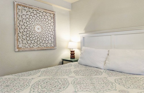 Manitou Springs Hotel | The Fountain Creek Inn of Downtown Manitou Springs [#102]