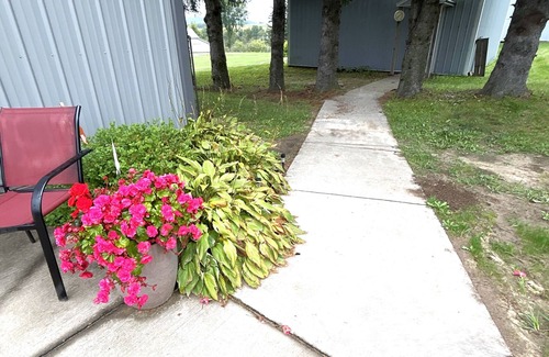 Hixton House | The Fox Den Guesthouse, enjoy beautiful WI countryside yet just 3 miles to I94!