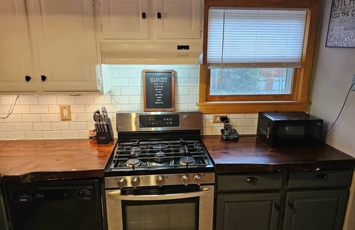 Bath House | The Fox Den w/Hot Tub, Pool & Lake