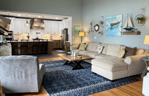 Huddleston House | The Fun Spot 2 -Tranquil Home and Dock; Stunning Views of the Lake & Mtn- Enjoy!