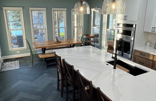 Huddleston House | The Fun Spot 2 -Tranquil Home and Dock; Stunning Views of the Lake & Mtn- Enjoy!