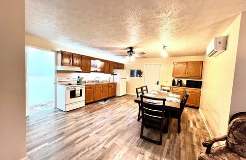 Cadiz Apartment | The Fuzzie Flamingo! 2bd/1bth w/trailer parking