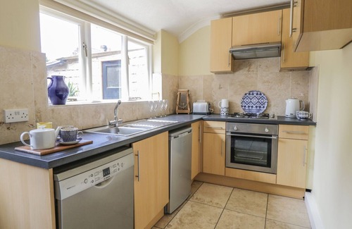 Harrogate Cottage | THE GARDEN FLAT, family friendly, with a garden in Harrogate