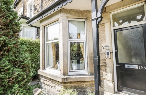 Harrogate Cottage | THE GARDEN FLAT, family friendly, with a garden in Harrogate