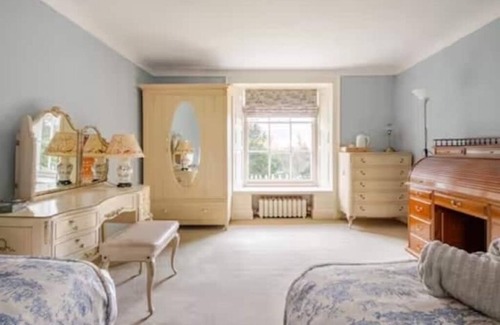 Kinross Bed & Breakfast | The Garden Room 40 mins Edinburgh, 10 mins Loch Leven, 25 mins Sterling Castle