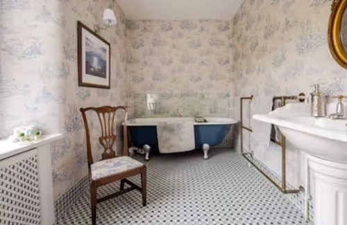 Kinross Bed & Breakfast | The Garden Room 40 mins Edinburgh, 10 mins Loch Leven, 25 mins Sterling Castle