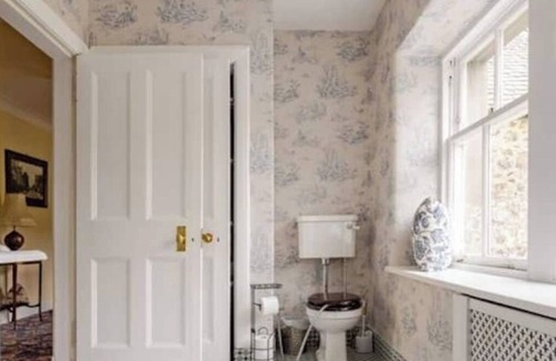 Kinross Bed & Breakfast | The Garden Room 40 mins Edinburgh, 10 mins Loch Leven, 25 mins Sterling Castle