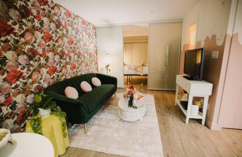 Downtown Victoria Hotel | The Garden Room at Waddington Flats