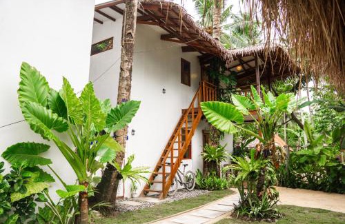 Catangnan Apartment | The Garden Room - Comfy apartment with workspace