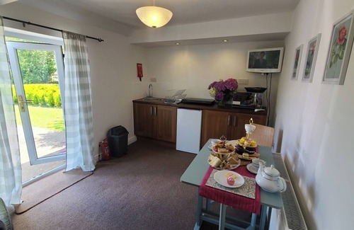 Cannock Apartment | The Garden Room on the edge of Cannock Chase