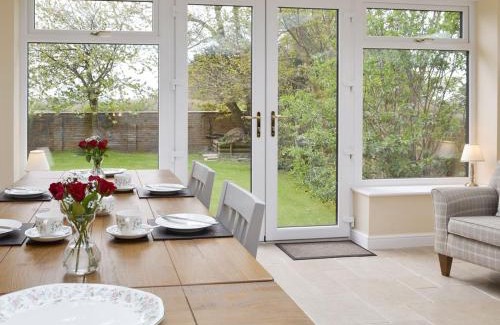 Cayton House | The Gatehouse - Uk2482