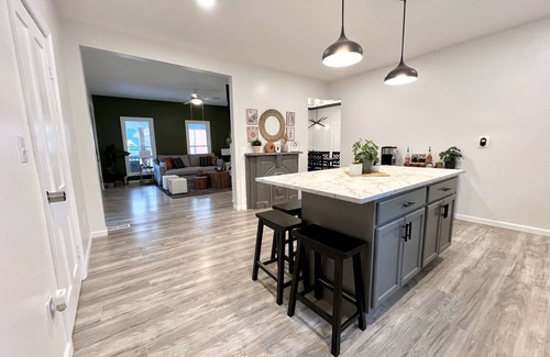 Xenia House | The Gathering Place - 10 min Yellow Springs - 15 min Dayton Air Force Museum