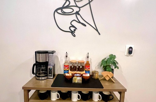 Xenia House | The Gathering Place - 10 min Yellow Springs - 15 min Dayton Air Force Museum