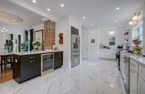 Downtown Historic District House | The Gatsby Mansion/Heated Pool/Heart of Town