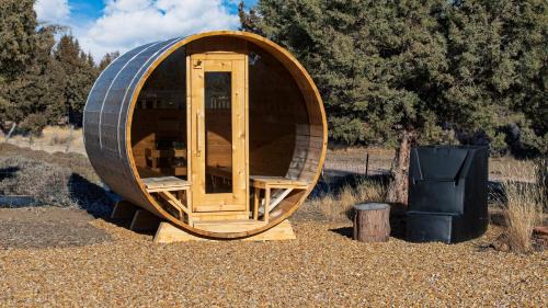 Bend Villa | The Gem Estate by AvantStay Modern Farmhouse w Lavender Fields Hot Tub