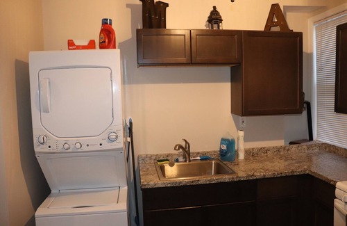 Geneva Apartment | The Geneva Getaway- remodeled apartment walking distance from downtown Geneva