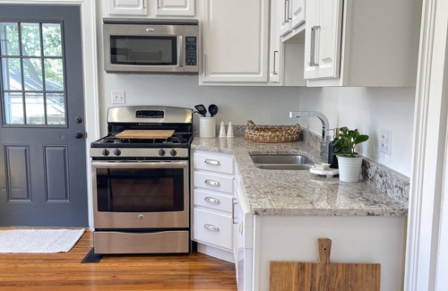 Georgetown House | The George- Walk Downtown, Popular for Horse Shows, Bourbon Trail, Ark Park