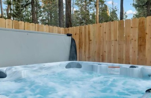 Big Bear City Ski Chalet | The Getaway | Hot Tub | Games | Oktoberfest Chalet