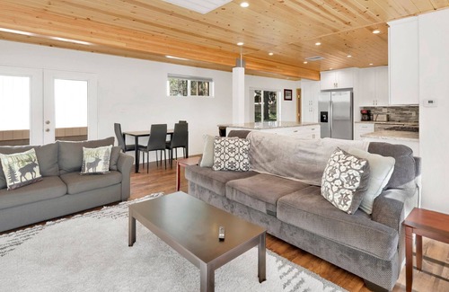 Big Bear City Ski Chalet | The Getaway | Hot Tub | Games | Oktoberfest Chalet