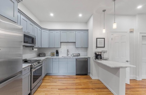 Asylum Hill Condo | The getaway! Located in the downtown area. nn