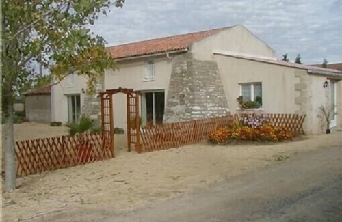 Doue-en-Anjou Cottage | The gite of the Bois Fleuri