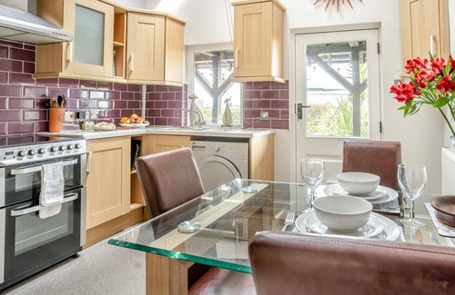 Mumbles Apartment | The Gite - One Bedroom Apartment, Sleeps 2