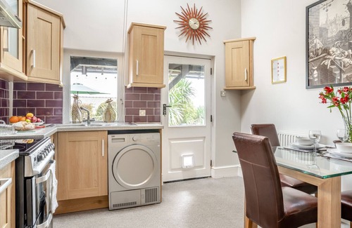 Mumbles Apartment | The Gite - One Bedroom Apartment, Sleeps 2